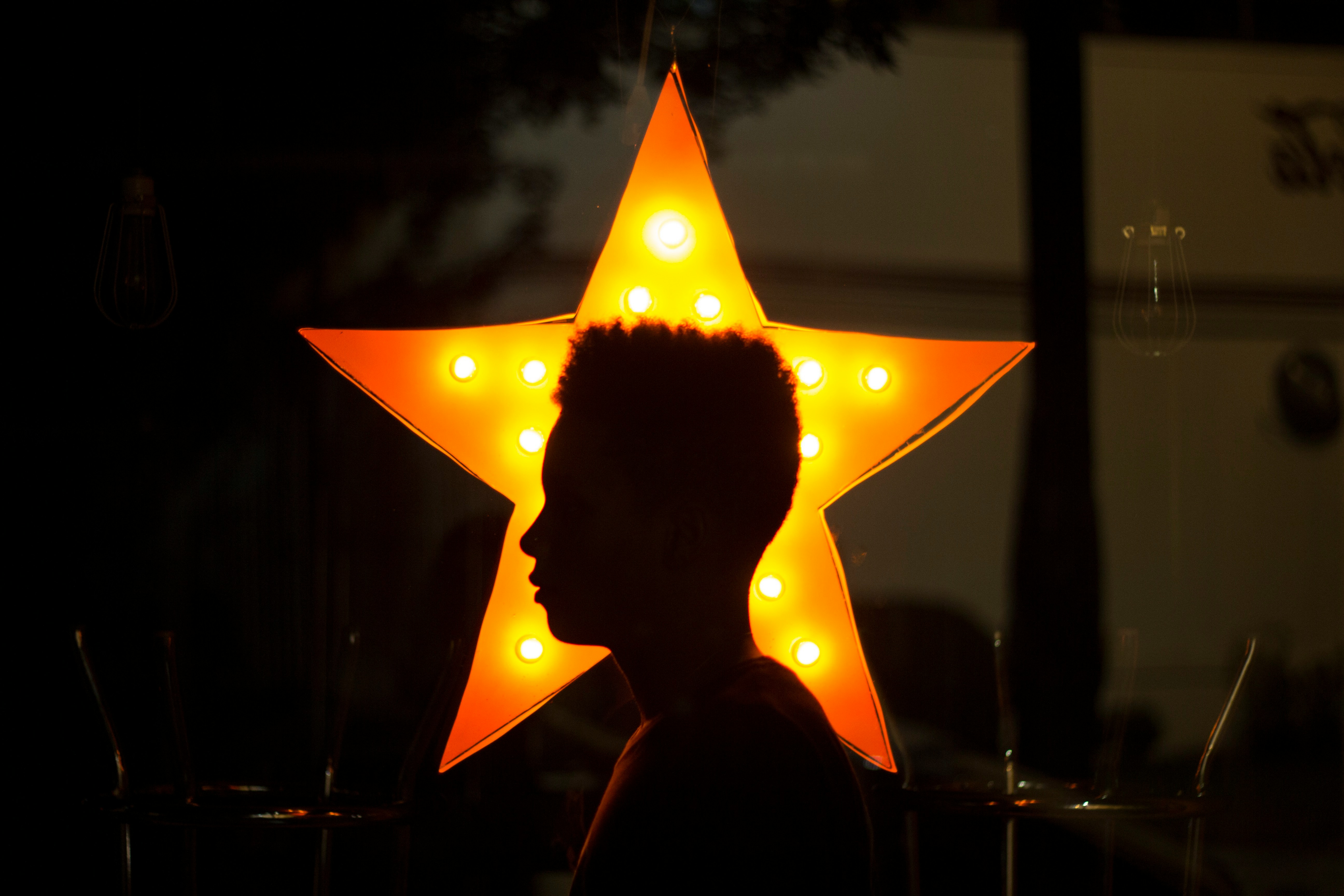 Star entrepreneurs and the rest: Do students appreciate the extremity of entrepreneurial performance?